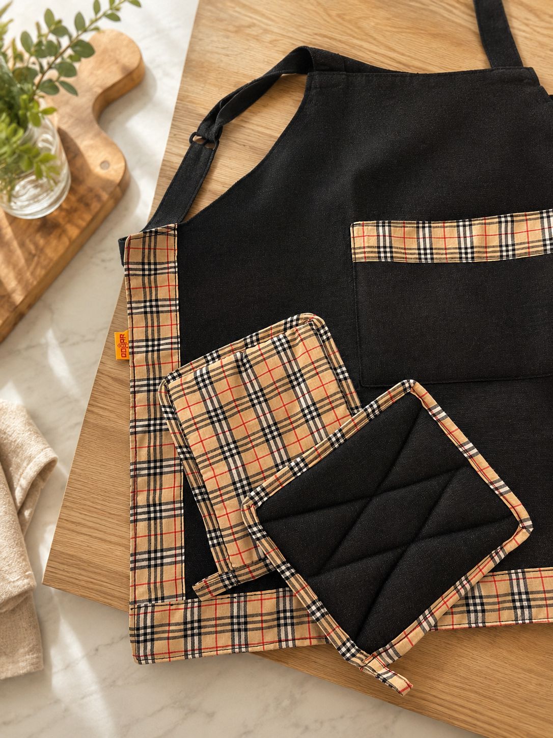 Checkered kitchen apron- beige